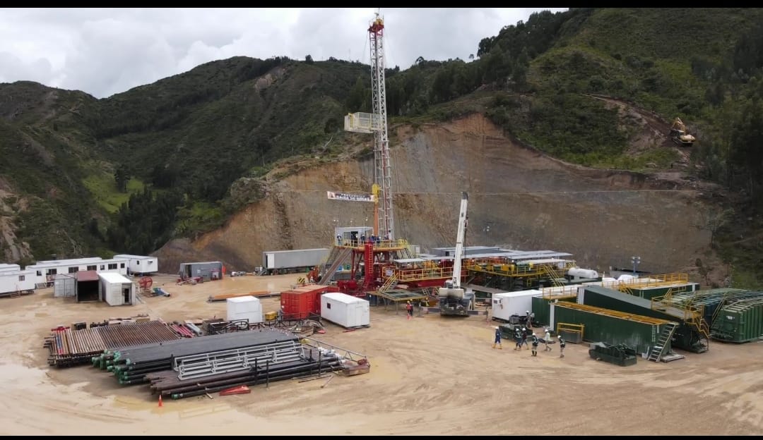 Puentes y Carreteras/Construcción Locación Petrolera 14