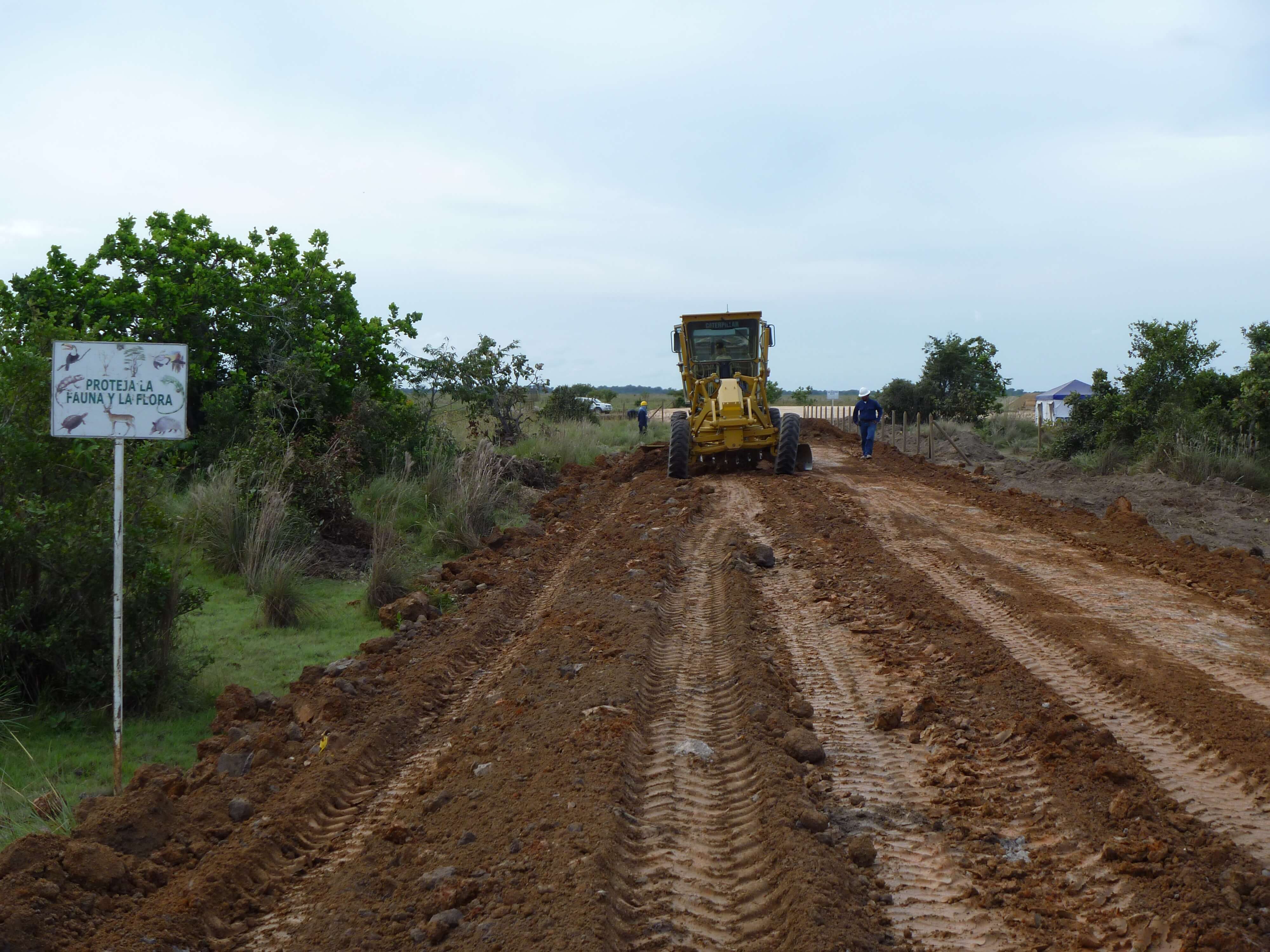 Puentes y Carreteras/Construcción Vía de Acceso 7