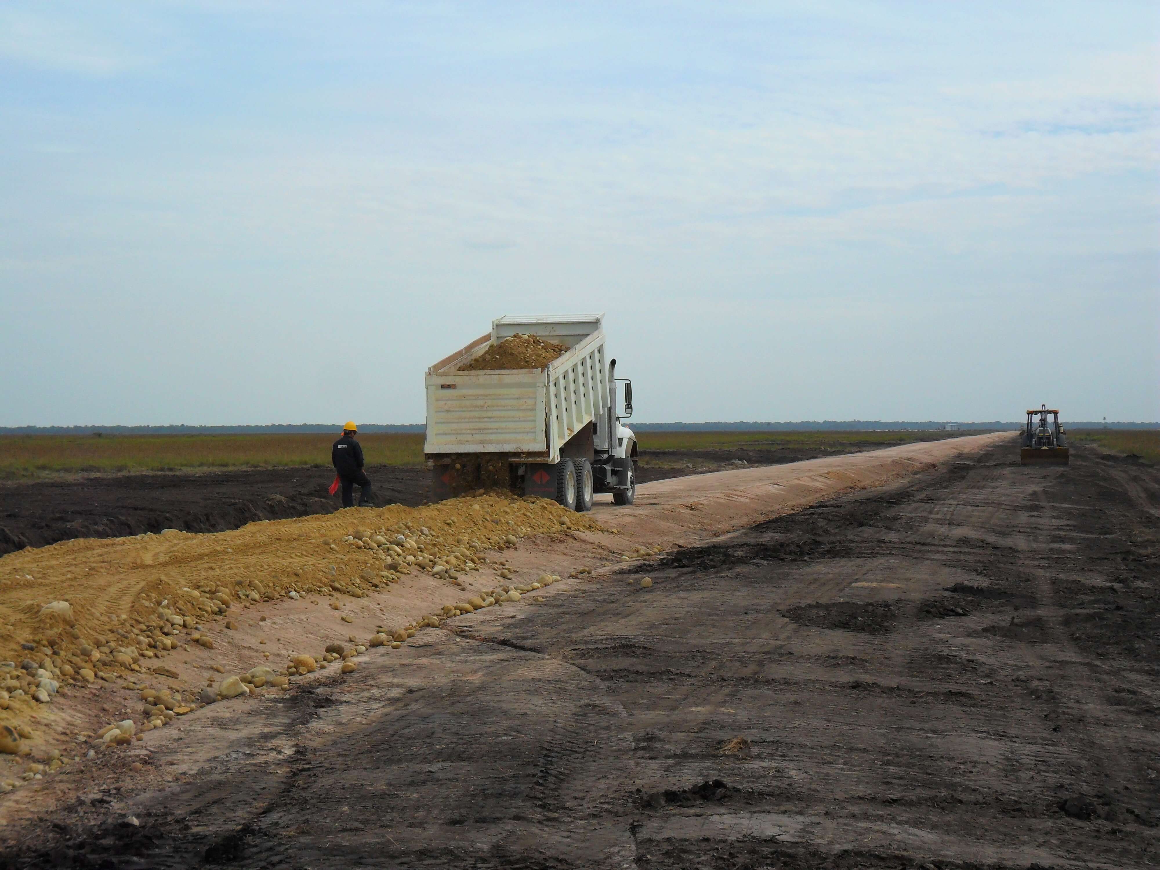 Puentes y Carreteras/Construcción Vía de Acceso 8