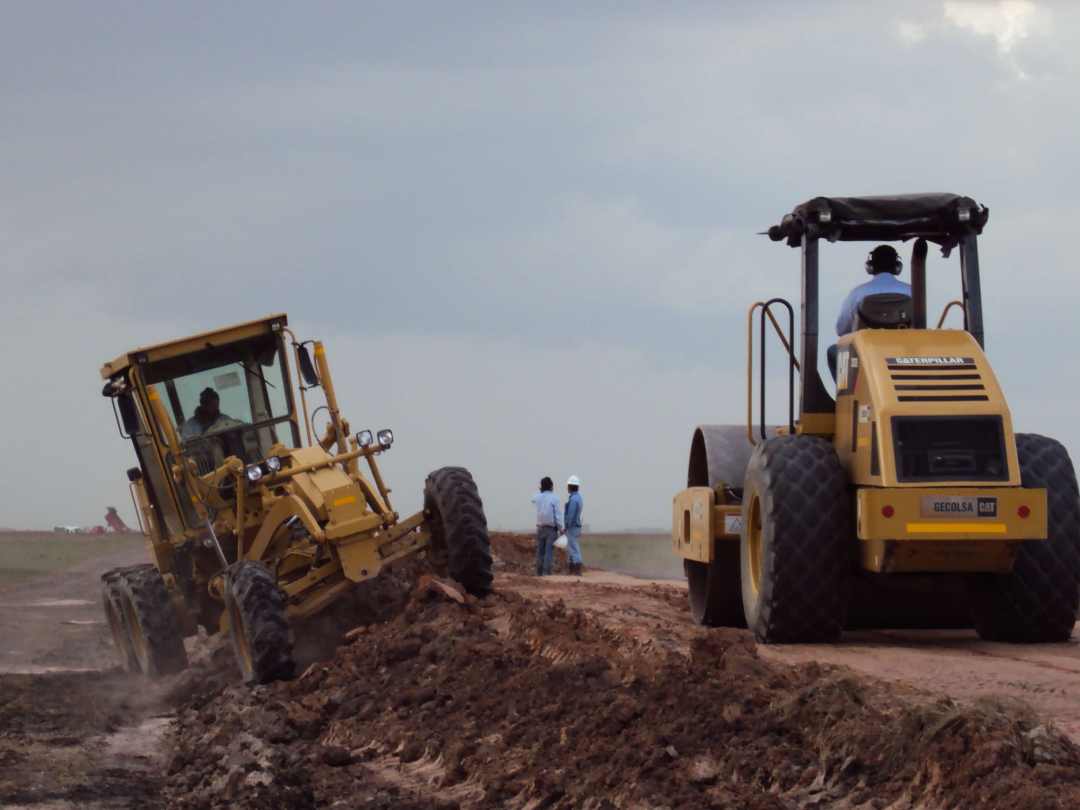 Puentes y Carreteras/Construcción Vía Petrolera Dorotea 13