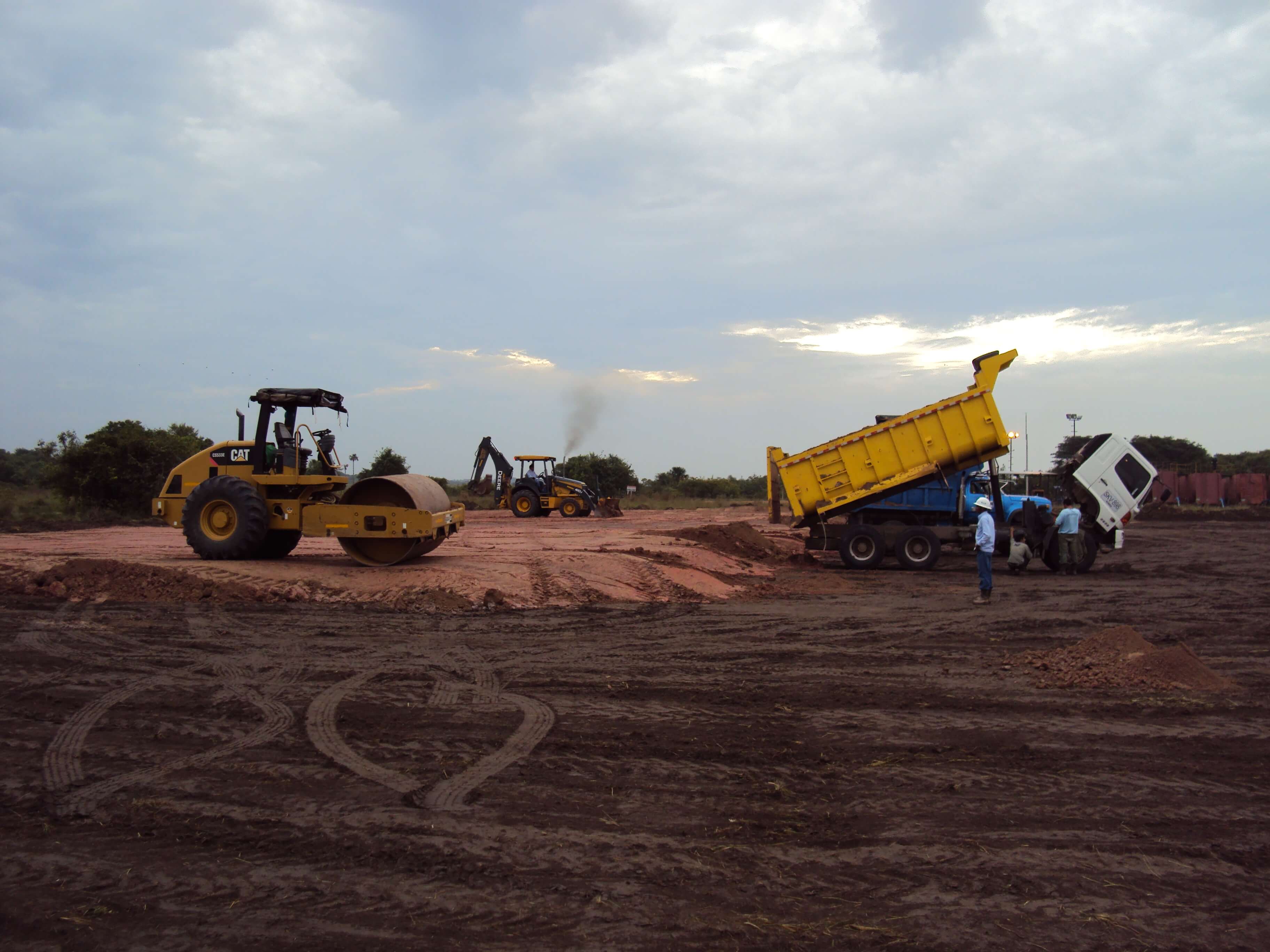 Puentes y Carreteras/Construcción Vía Petrolera Dorotea 11