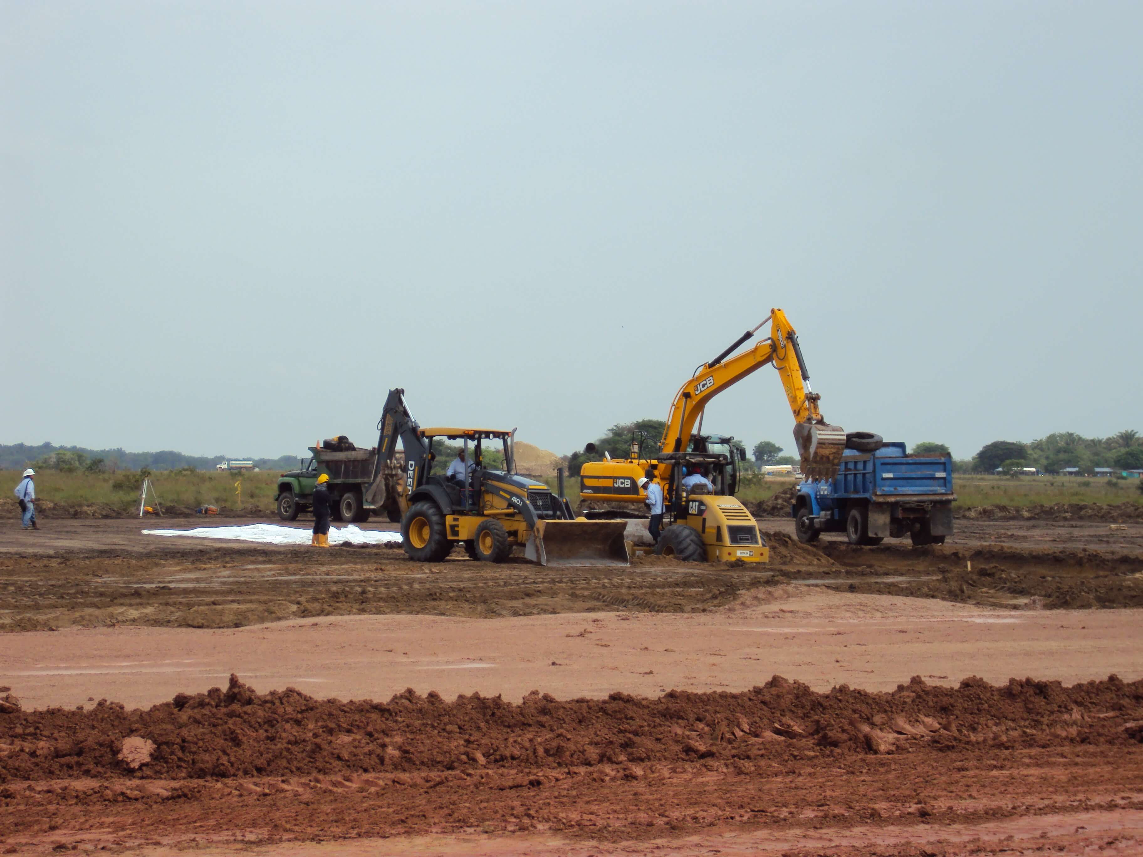 Puentes y Carreteras/Construcción Vía Petrolera Dorotea 10